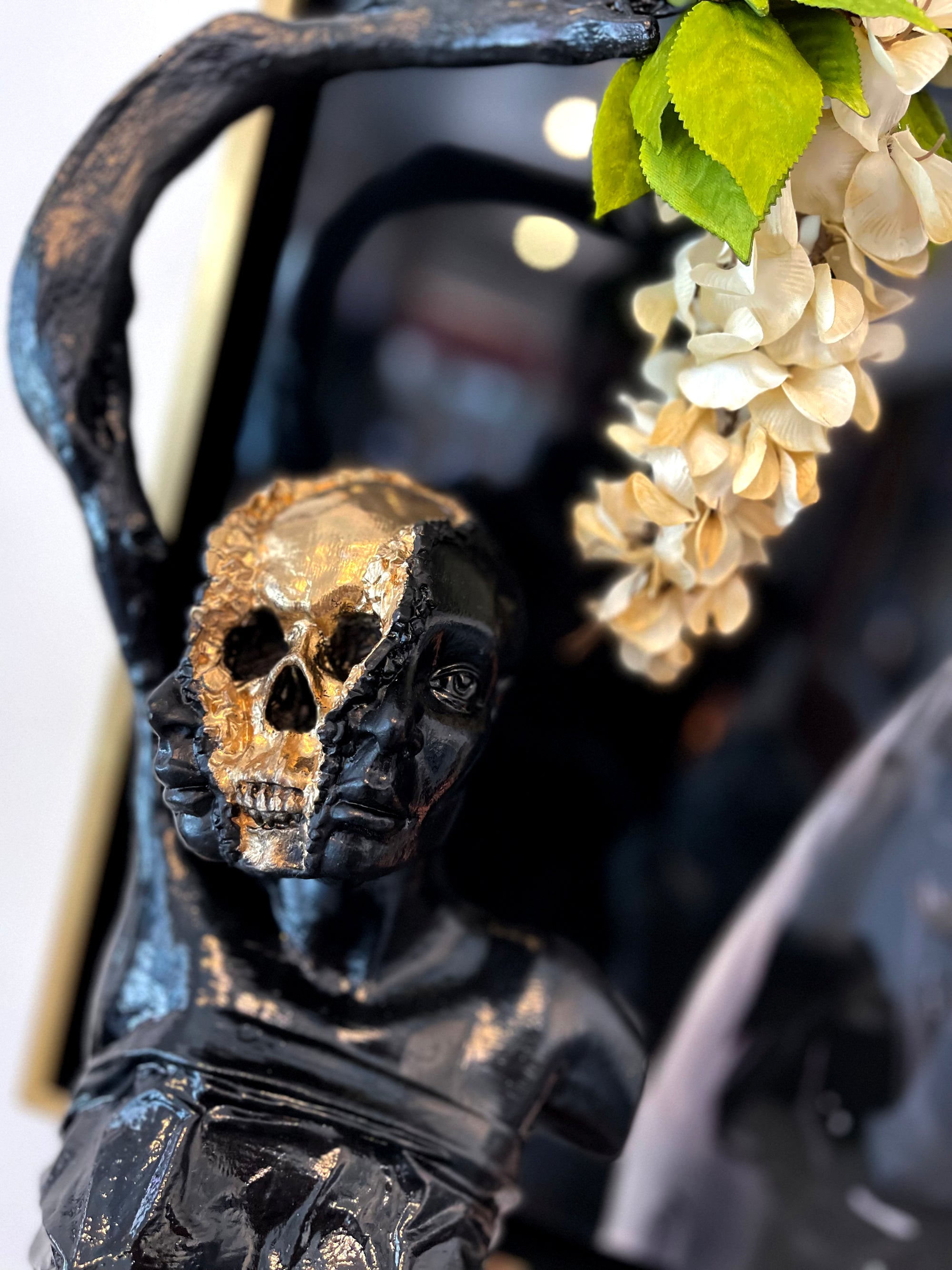 Shedding Layers 28" - Wisteria (blk/gold)