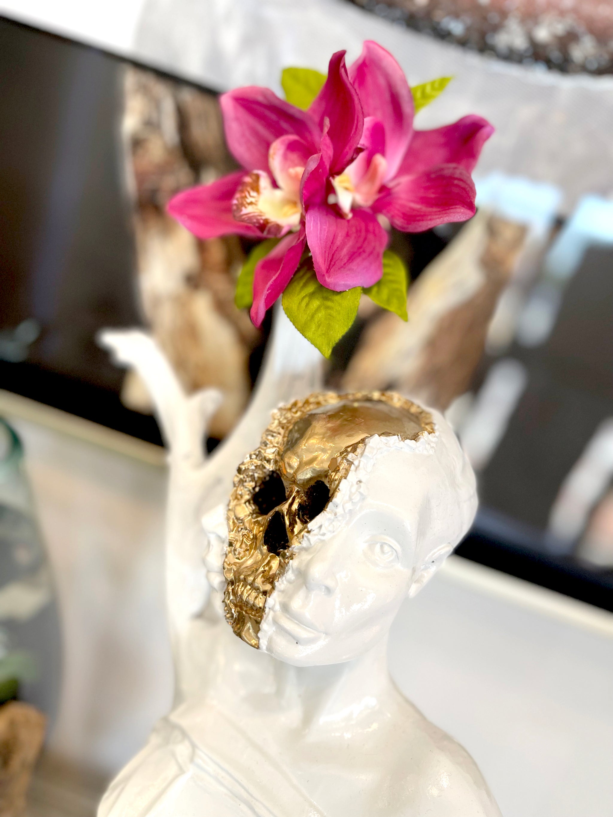 Shedding Layers 28" - Orchid (wht/gold)